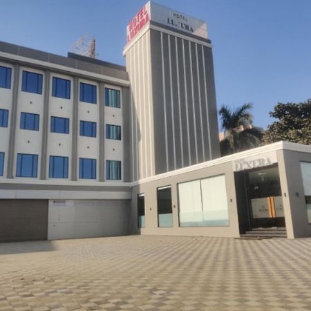 Hotel Luxura, Ahmedabad Exterior photo