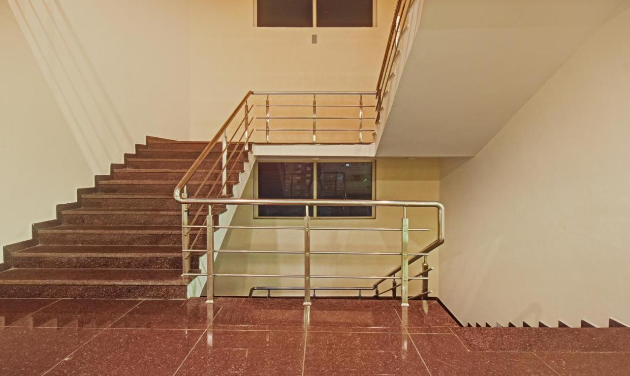 Hotel Luxura, Ahmedabad Exterior photo